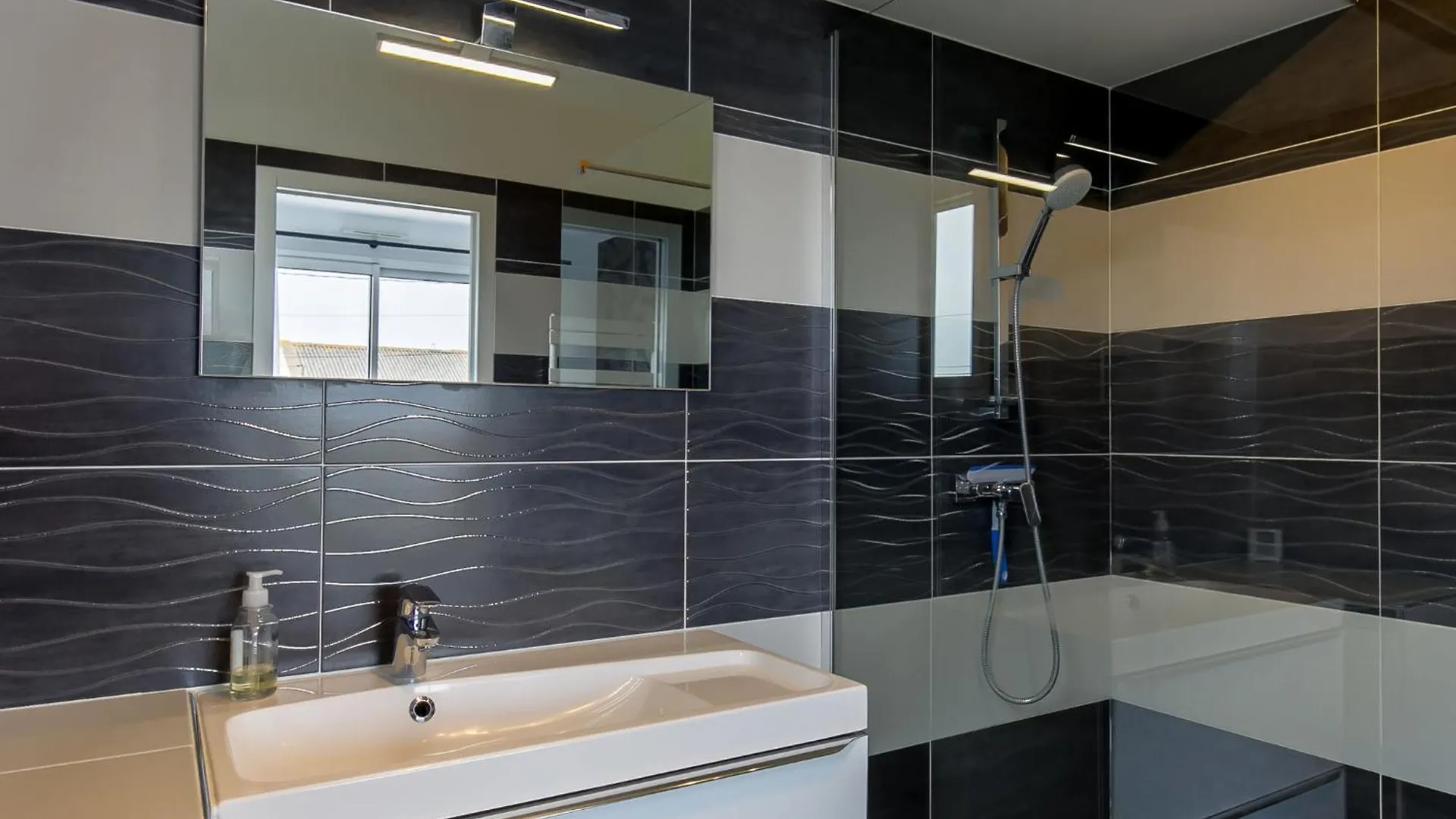 Holiday Home Kernic Ty By Interhome Plounévez-Lochrist